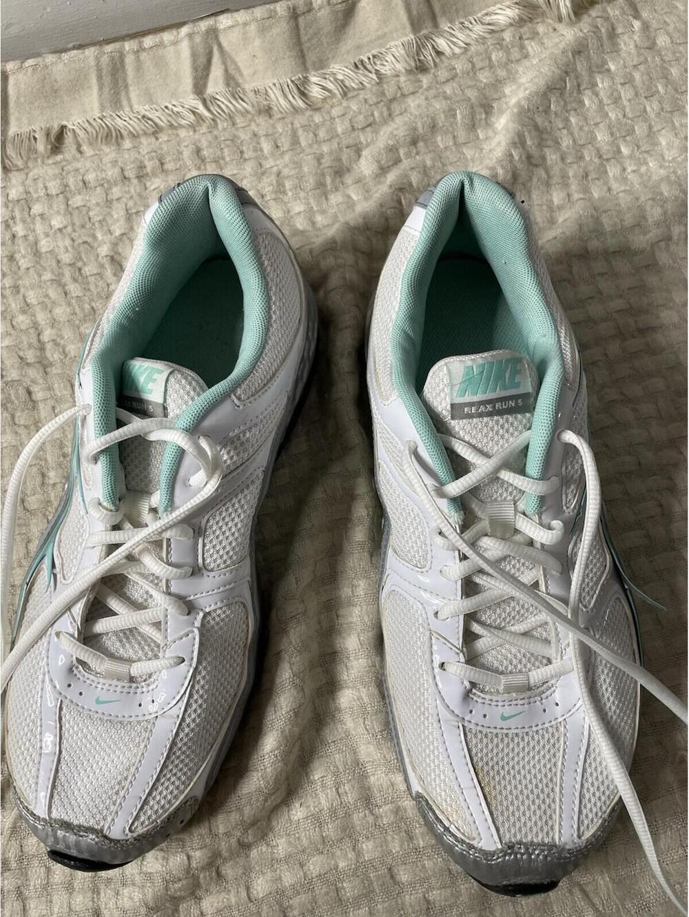 Nike Better World Women's Skate Shoes White Green Sides, Size 10